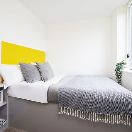 For Students Only Ensuite Bedrooms With Shared Kitchen At Cathedral Point In 温切斯特 外观 照片